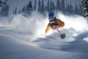 开云在线赛事平台-巴黎绝杀勒沃库森之夜，萨拉赫独自带队逆天改命—足球的唯一性在此刻被定义