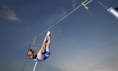 开云APP-当维京战吼响彻富士山，卡塞米罗的德甲之巅与罗马铁骑的东亚狂想