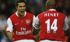 开云体育平台APP-保罗末节统治攻防，湖人险胜上海诠释关键先生真义