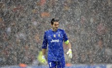 开云体育在线-赛道上的逆袭，哈斯车队完胜迈凯伦，周冠宇高光表现点燃赛场