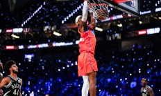 开云平台-包含雄鹿主场轻取太阳，字母哥状态火热低迷的太阳难有作为的词条