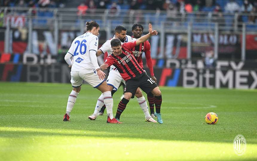 包含AC米兰不敌桑普多利亚，领头位置受到挑战的词条