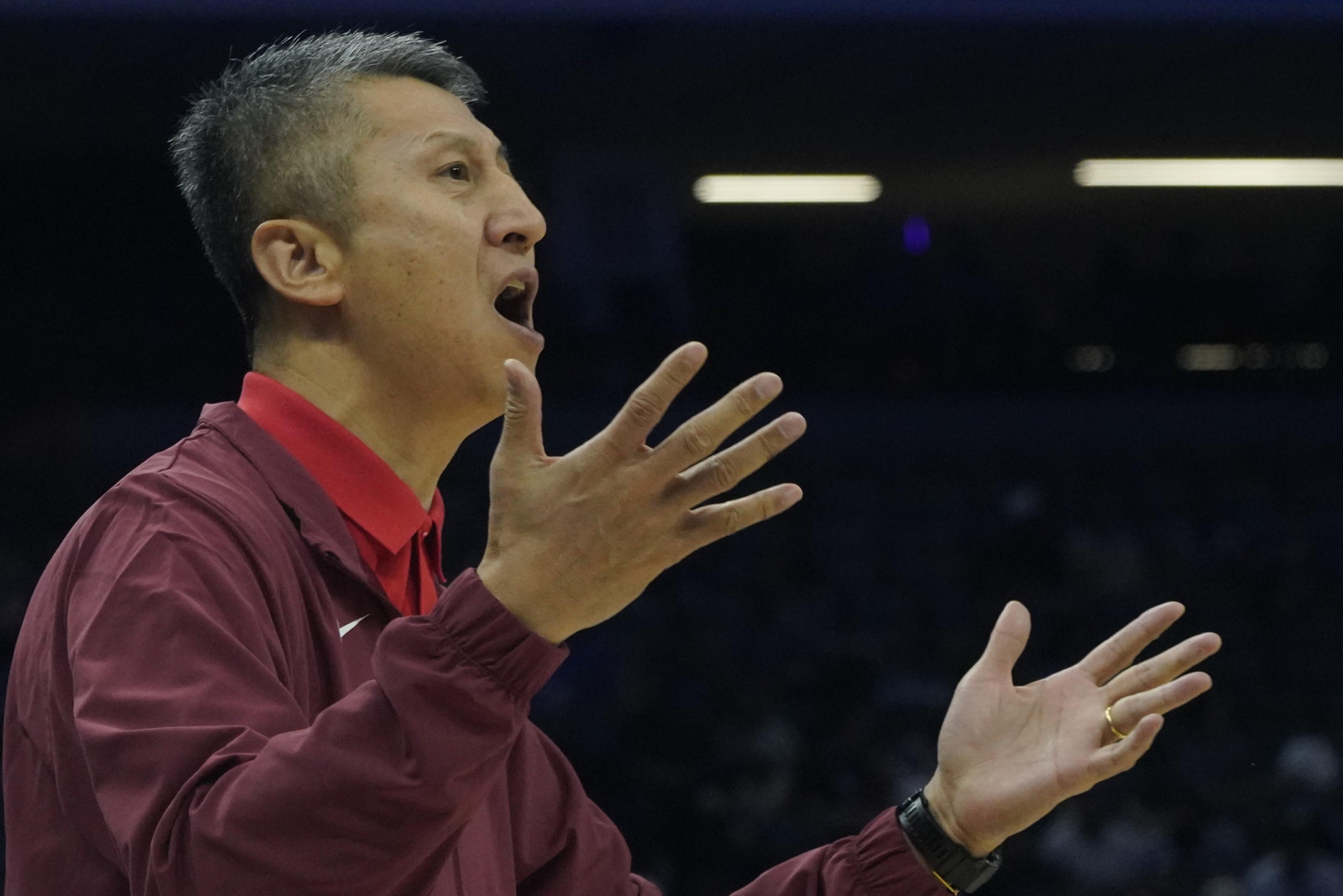 包含某支球队的主教练在比赛后接受采访透露胜利秘诀的词条