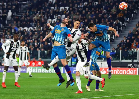 包含尤文图斯主场大胜，中锋喜获帽子戏法独中三元的词条