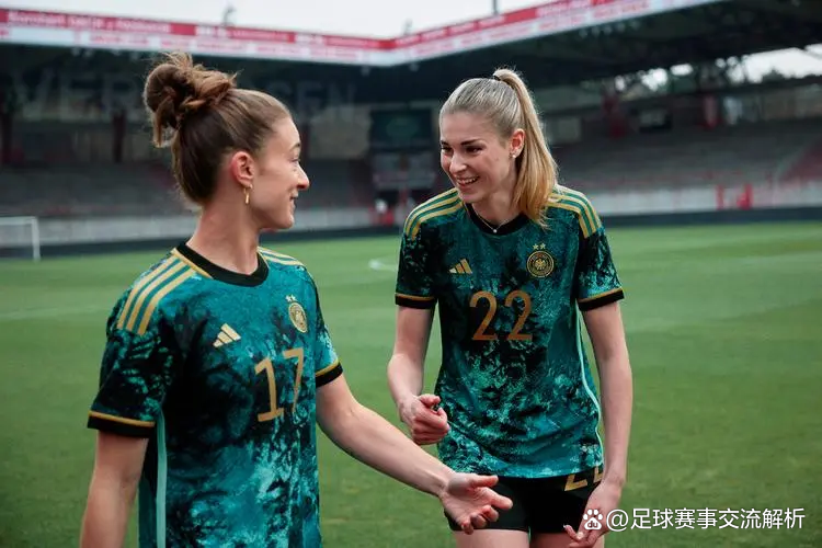 美国足球队胜加拿大女足