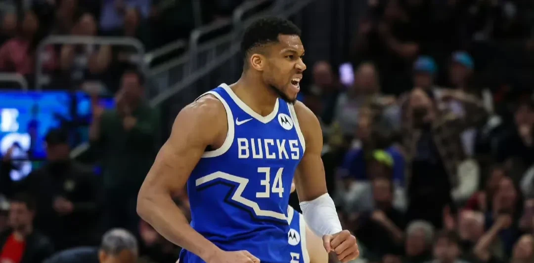 包含雄鹿主场轻取太阳，字母哥状态火热低迷的太阳难有作为的词条