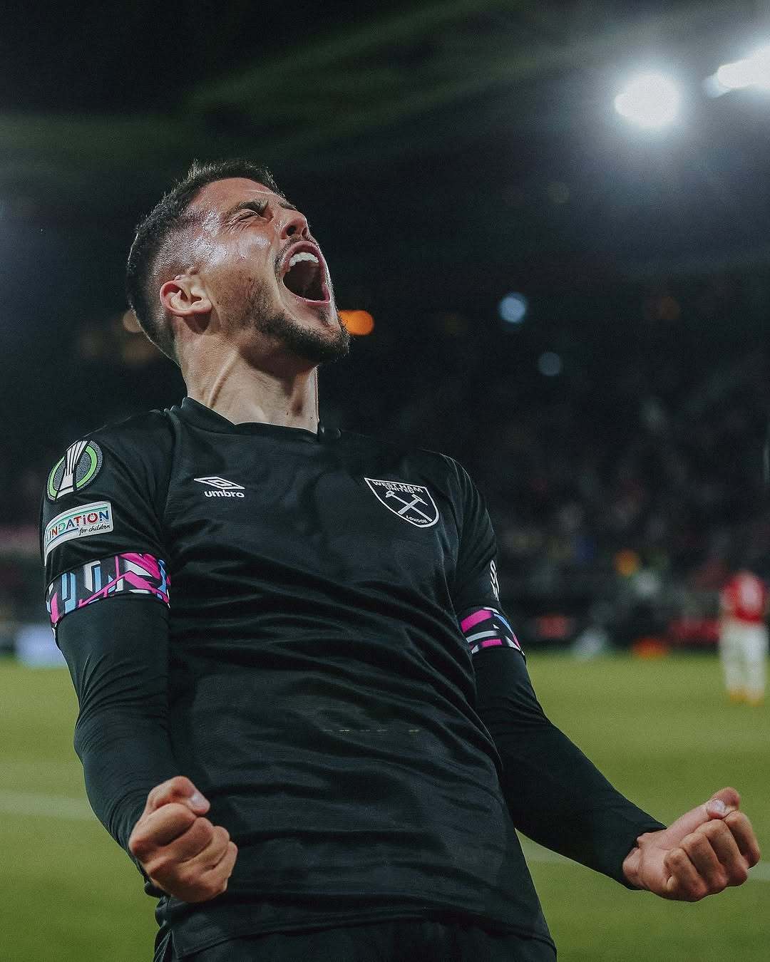 包含纽卡斯尔队在比赛中表现出色，获得胜利的词条