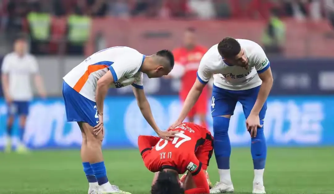 逆转比分惊人一幕上演,球迷震撼不已!的简单介绍 逆转比分惊人一幕上演,球迷震撼不已!的简单介绍