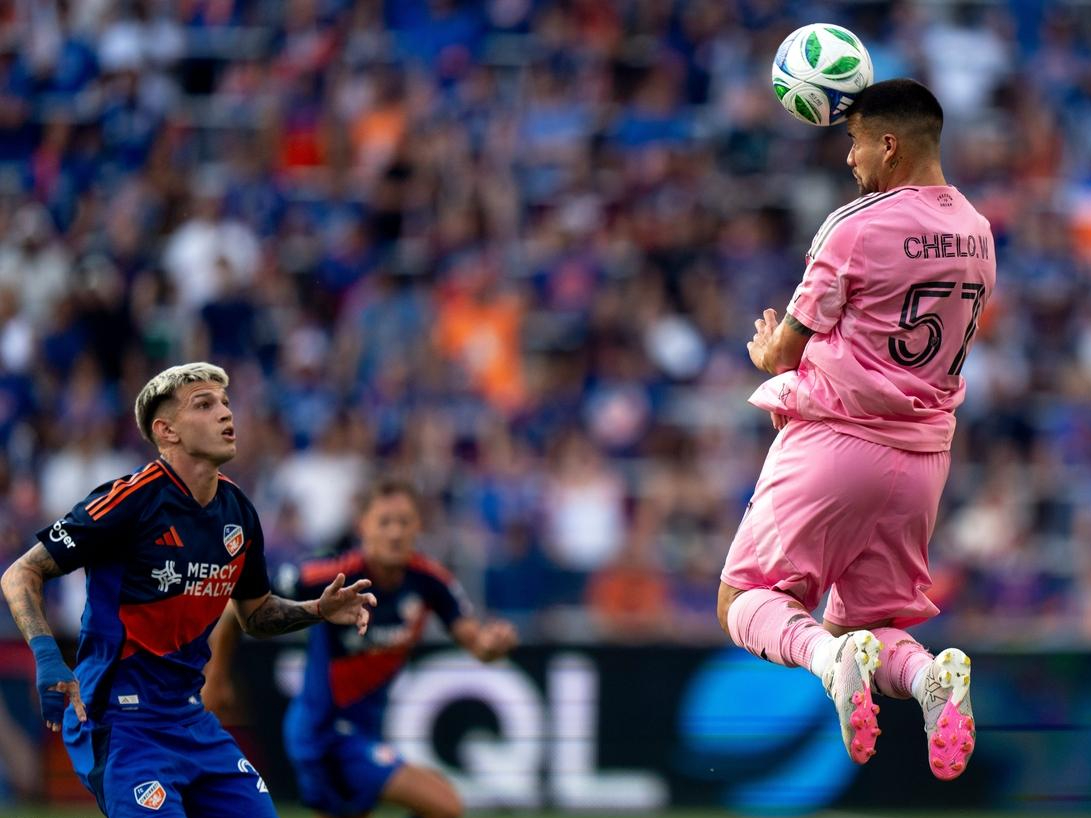 梅西梅开二度，巴萨横扫对手的简单介绍