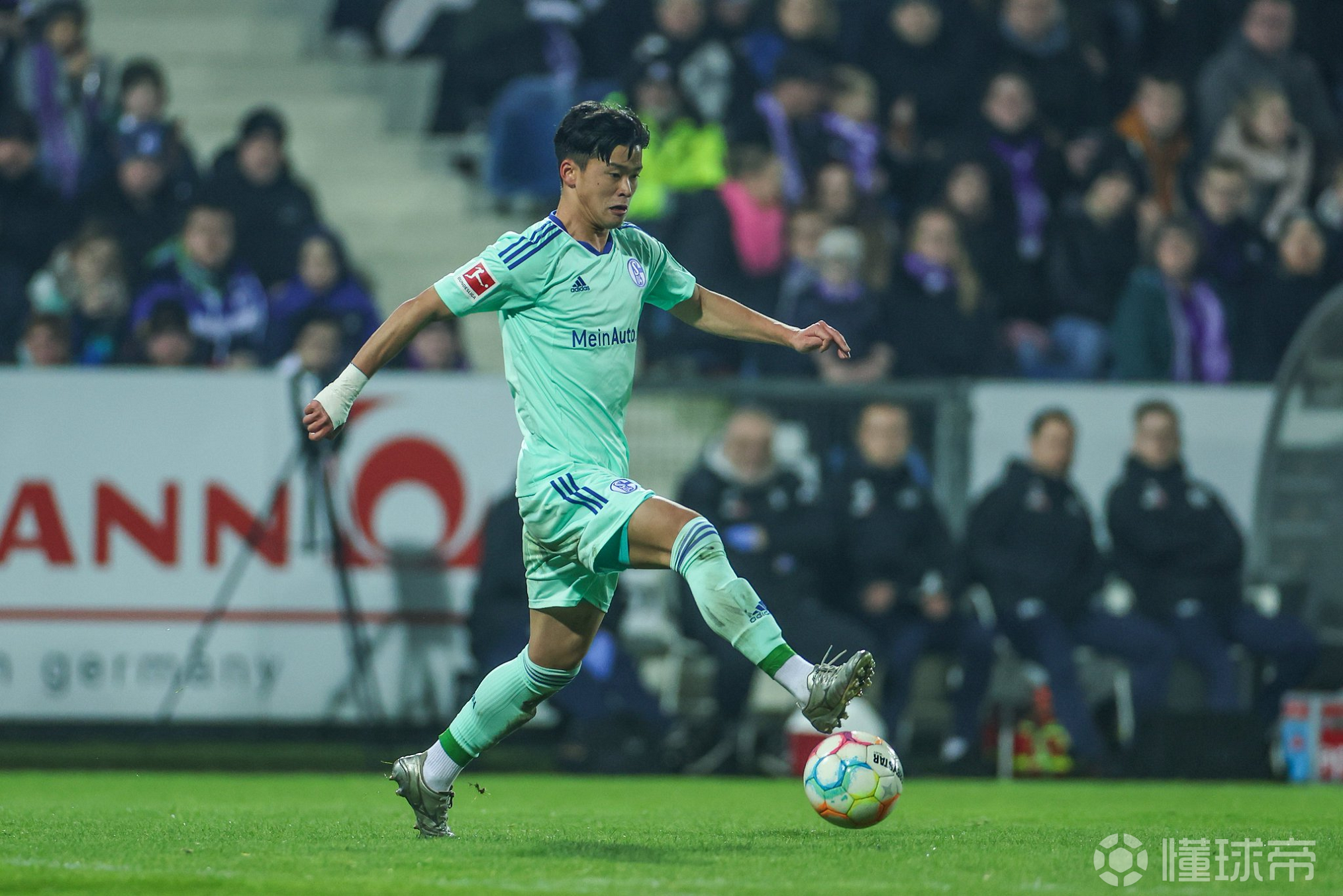 沙尔克在比赛中一往无前实现完胜