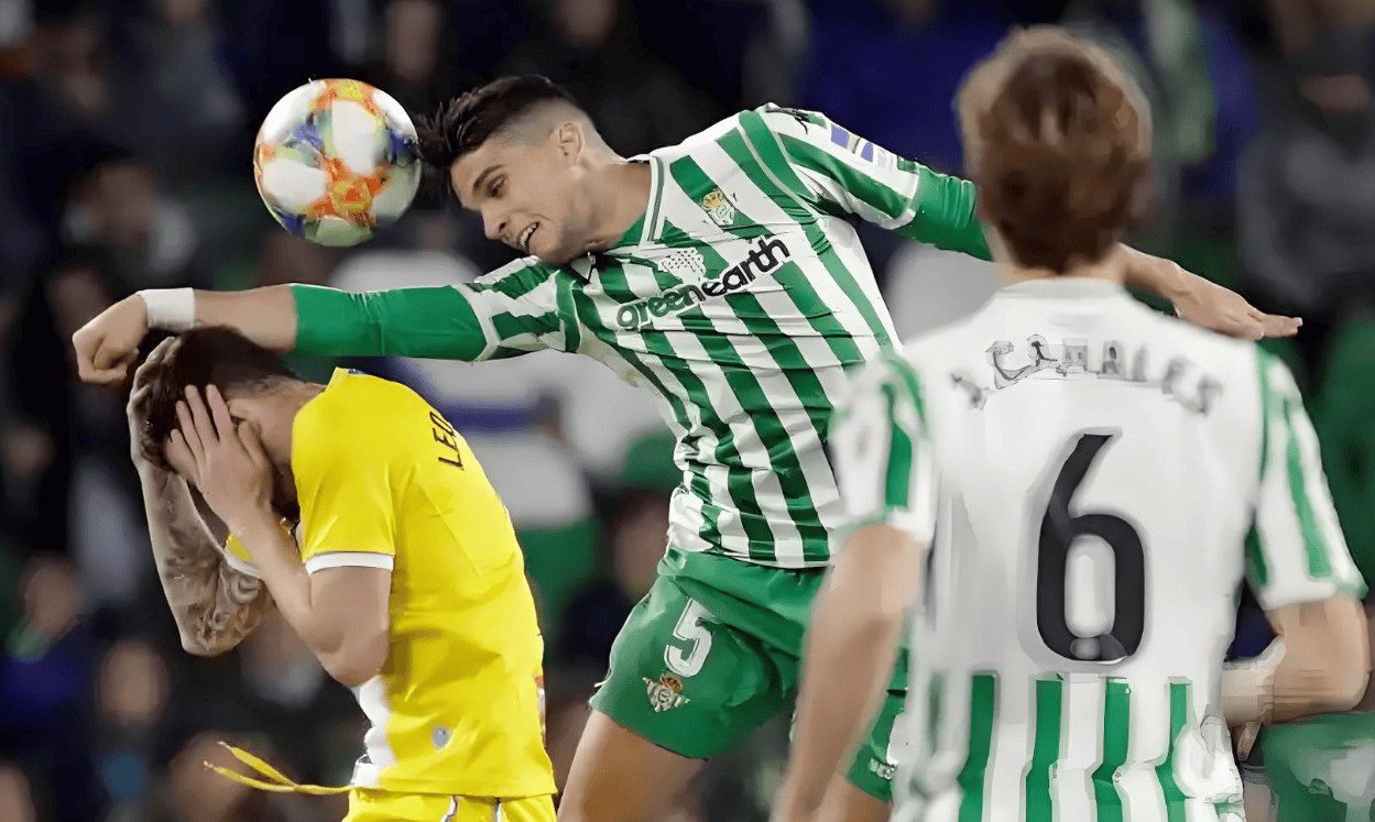 包含比利亚雷亚尔客场不敌毕尔巴鄂：遭遇三连败的词条