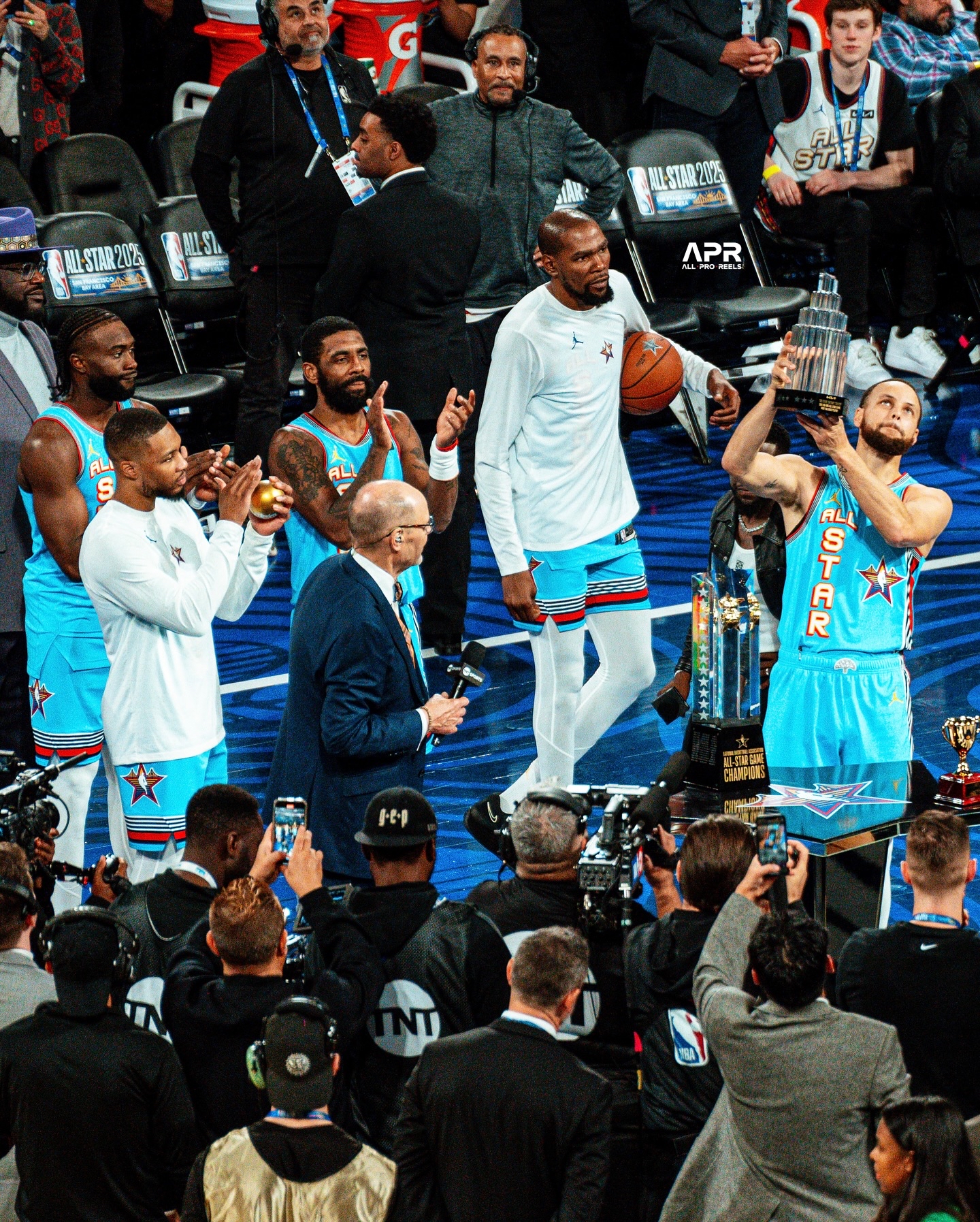 勇士队客场大胜,实现两连胜 勇士队客场大胜,实现两连胜