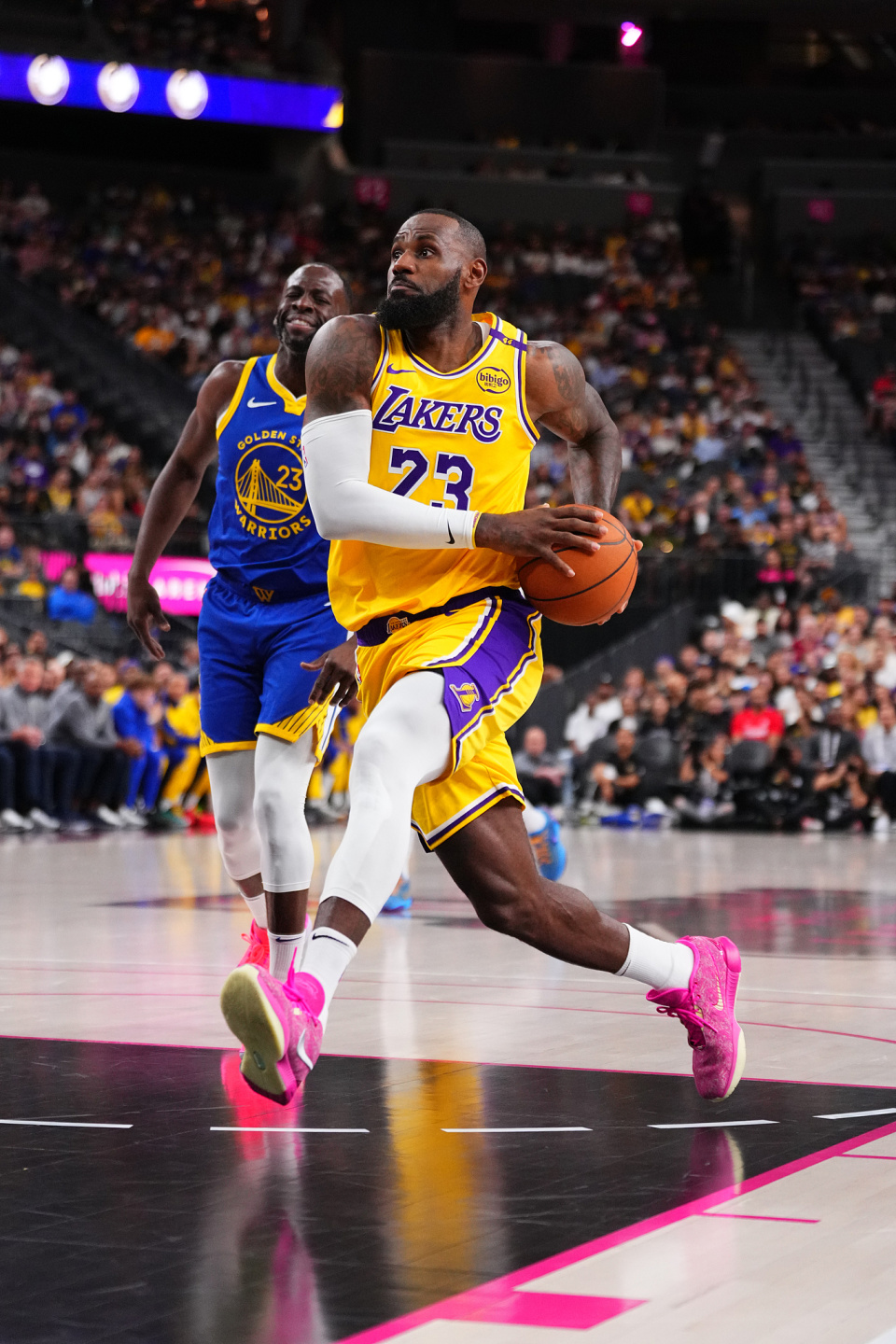 勇士队客场大胜,实现两连胜 勇士队客场大胜,实现两连胜