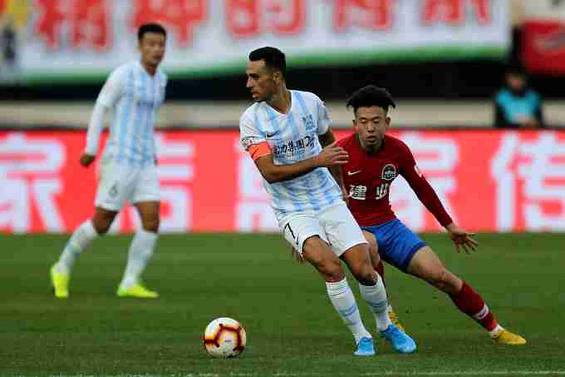 广州富力队在比赛中获得了胜利，提升了排名的简单介绍