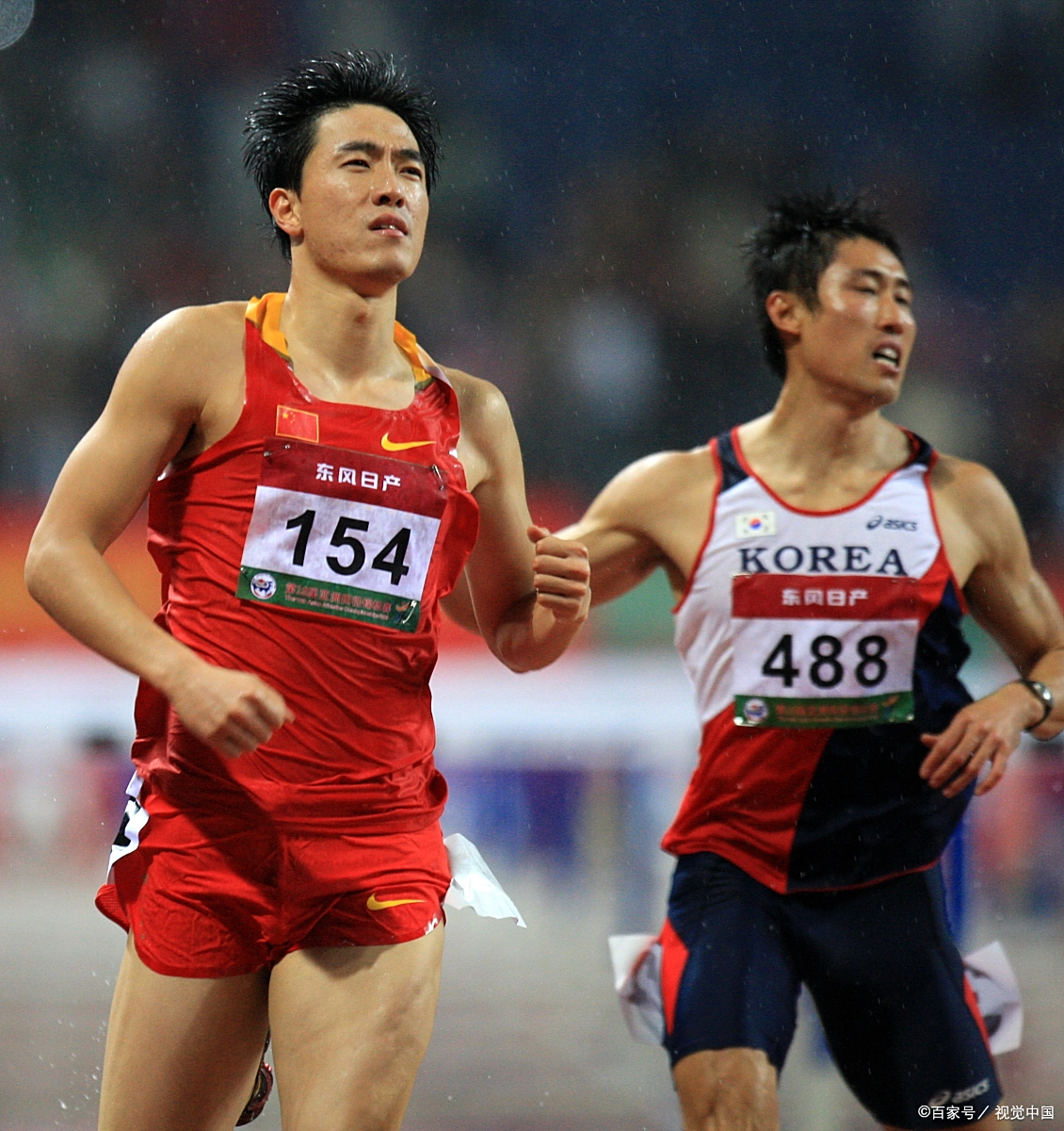 运动员在赛场上的努力拼搏赢得赞誉 运动员在赛场上的努力拼搏赢得赞誉