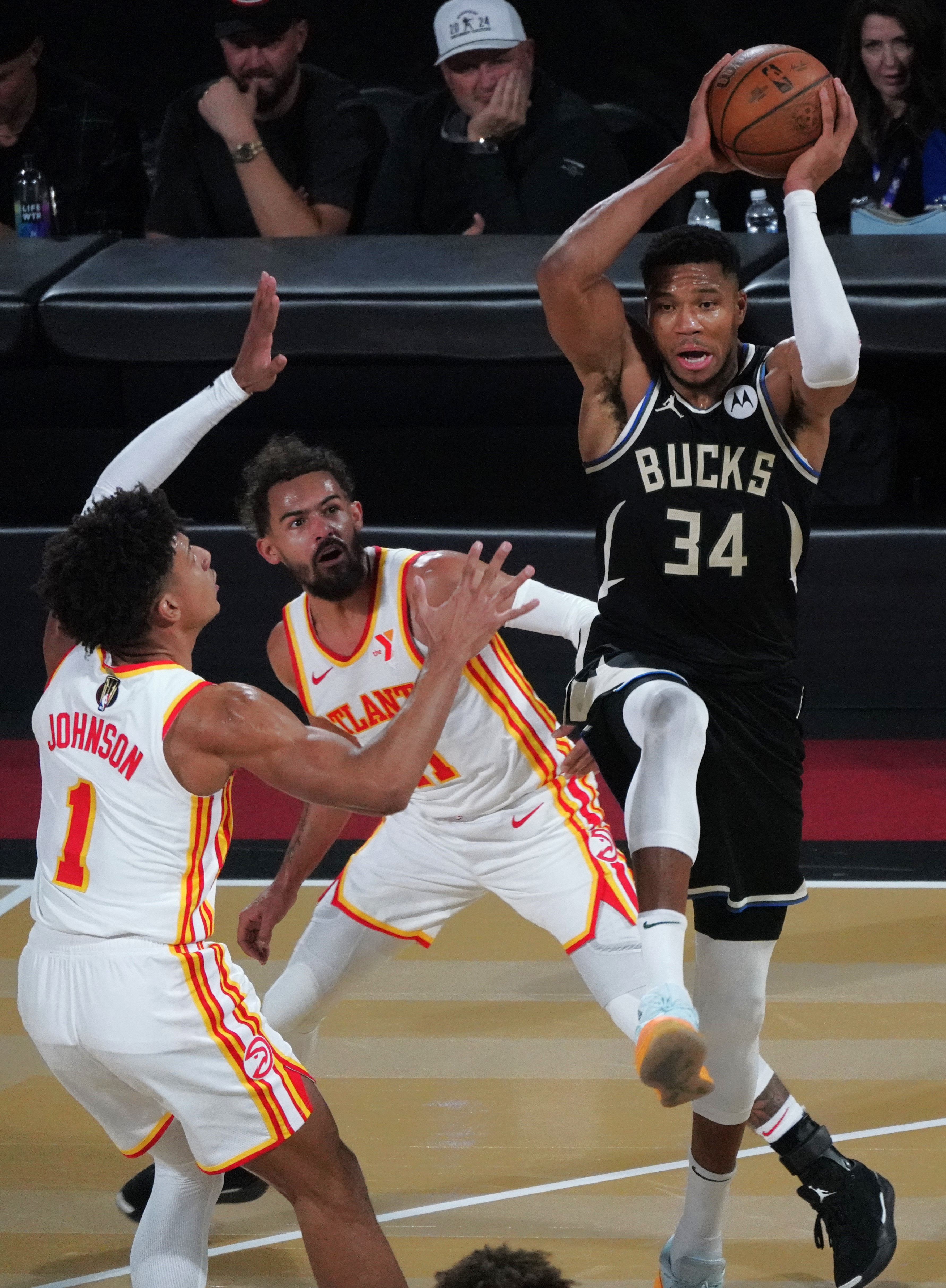 雄鹿绝杀山西队，麦科勒姆关键制胜的简单介绍