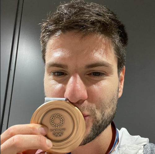 包含中国队险胜日本队，奥恰洛夫刷新纪录的词条